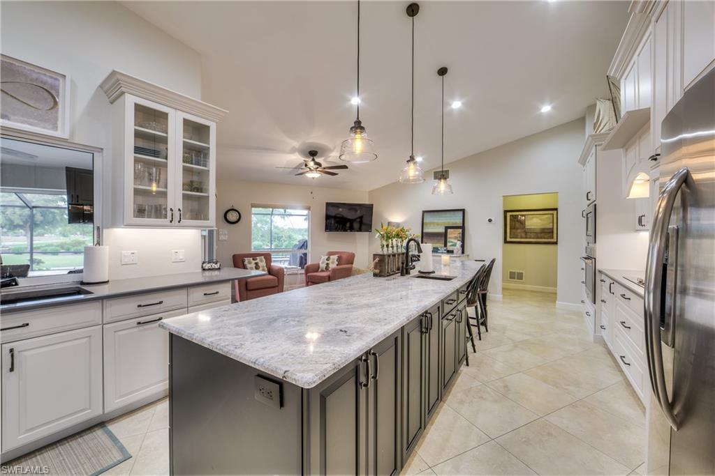 RoyalShellFL's tweet photo. This beautiful home includes a spectacular kitchen remodel featuring quartz and granite countertops, new appliances, wine fridge, custom cabinets and a large island.

See it TODAY from 1-4! 

https://t.co/iv0XKzde0P https://t.co/2OpnwnJ43M