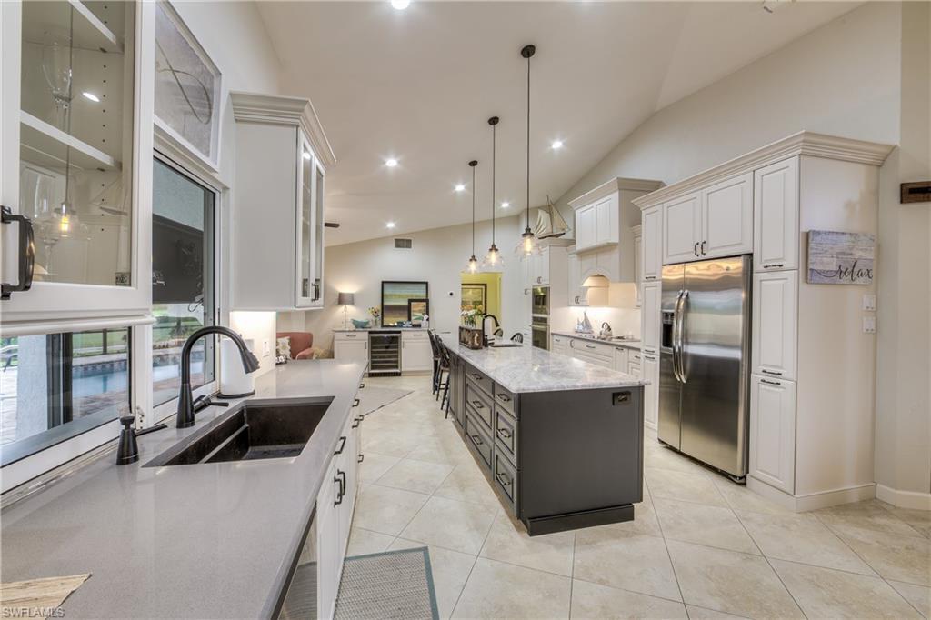 RoyalShellFL's tweet photo. This beautiful home includes a spectacular kitchen remodel featuring quartz and granite countertops, new appliances, wine fridge, custom cabinets and a large island.

See it TODAY from 1-4! 

https://t.co/iv0XKzde0P https://t.co/2OpnwnJ43M