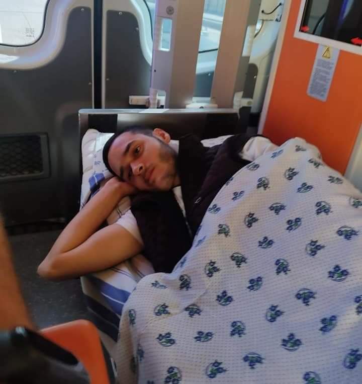 Qarabağ qazisi, Dadaşov Eyyub Famil oğlu diqqətsizlik ucbatından bugün iflic keçirib. 
Müharibədən 6 aydnn çox vaxt keçib, hələ də yüzlərlə bu vəziyyətdə olan qazimiz var. 
Paylaşın, bəlkə vicdanları sızladı, borclarını yerinə yetirdilər.