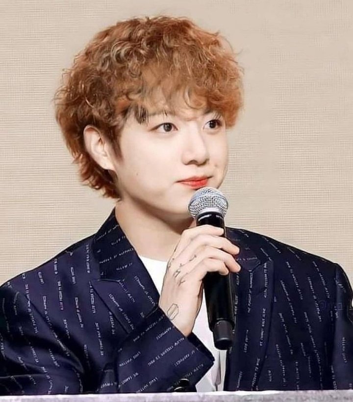 KimJessica_bts's tweet photo. who looks better in this hairstyle?🤭
#V #rm #jimin #jk #bts #Butter_BTS #ButterIndia #army #edits #TAEHYUNG #mochi #Namjoon #JUNGKOOK #STREAMINGBUTTER  @BTS_twt https://t.co/KNZNyFL222