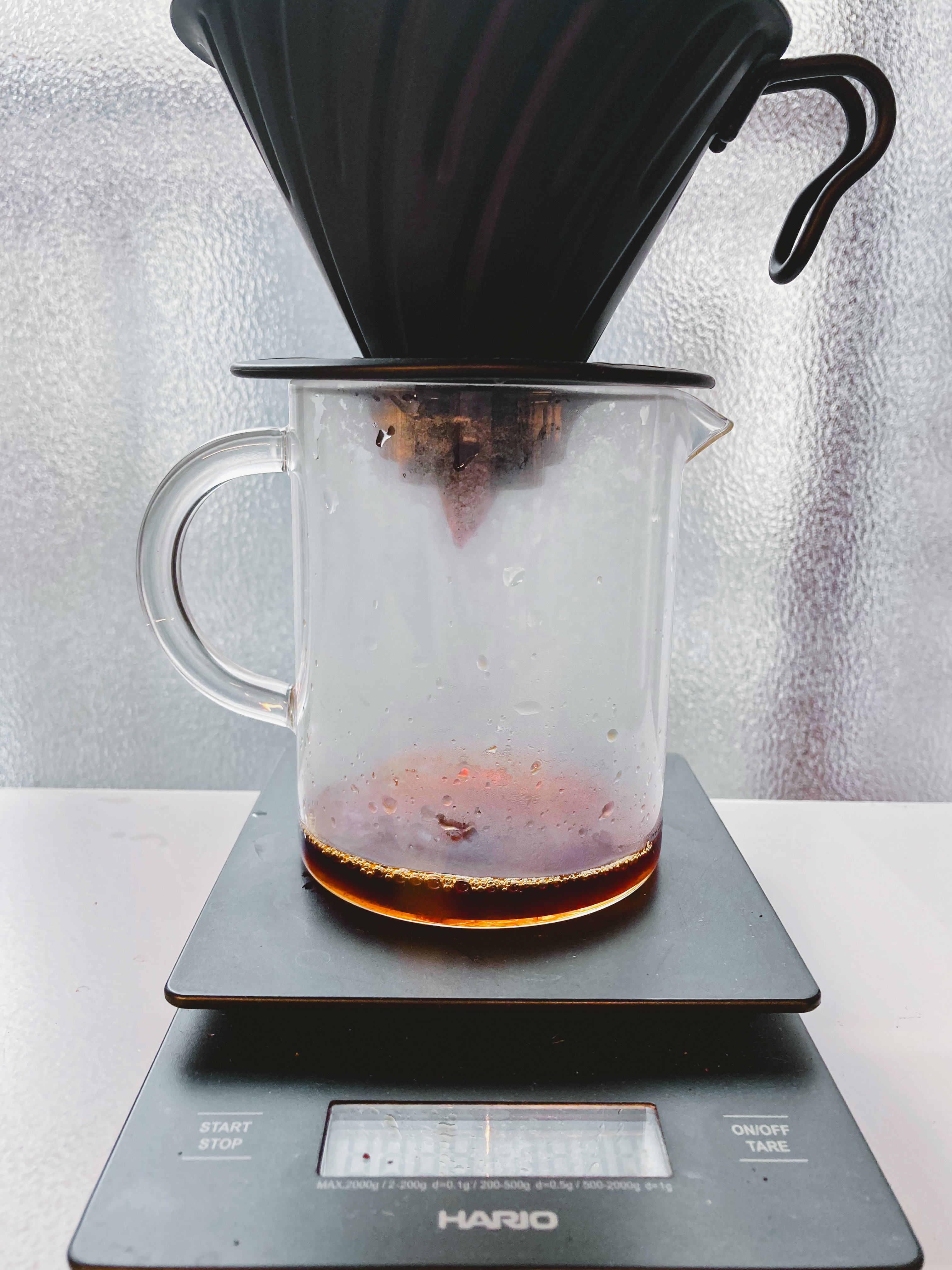 Postcoffee コーヒーサブスク コーヒーコーラ 作り方 1 サーバーに10gの蜂蜜と1gの山椒を入れる 2 その上から深煎りコーヒー15gを90gのお湯でドリップ よく混ぜる 3 100gの氷を入れたグラスに コーヒー コーラ2mlの順番で入れる 4 よく混ぜて完成