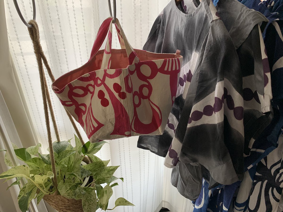 inco_yaseika's tweet photo. 一時的にプレスルームのようになってます。搬入準備中、青森へ飛んでいくよ✈️
#くらしの工芸5人展
#青森
#弘前
#CASAICO
#注染 https://t.co/sap27a99vU