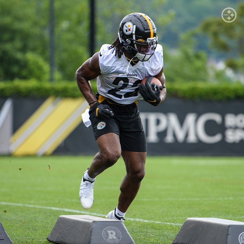 steelers's tweet photo. Week 1️⃣ of OTAs is in the 📚