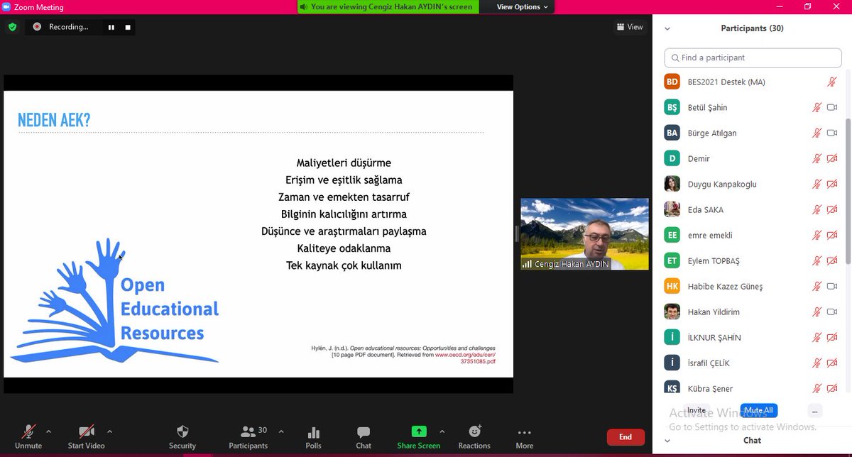 TÜBİTAK 2237/A desteğiyle gerçekleştirilen  “Bireyselleştirilmiş E-Öğrenme Ortamlarının Tasarımı ve E-Öğrenmede Yeni Eğilimler Semineri” (BES2021) 3.günü 4. oturumu Prof. Dr. Cengiz Hakan Aydın’ın "Açık Eğitim Kaynakları" sunumuyla devam ediyor. #bes2021 #tübitak