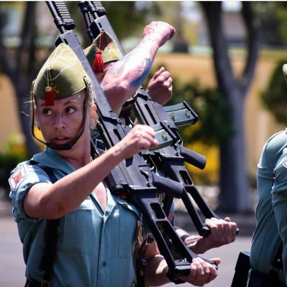 salmebe's tweet photo. Hoy es un día especial en mi casa, es el día de los héroes de carne y hueso, es el #DiadelasFuerzasArmadas #DIFAS2021 

Hoy abrazo la gloria de ser nieto, hijo, hermano, primo y sobrino de militares y legionarios.

¡Viva España! y !Vivan nuestras Fuerzas Armadas!🇪🇸

📸Mi hermana https://t.co/0at5Z3MTmH