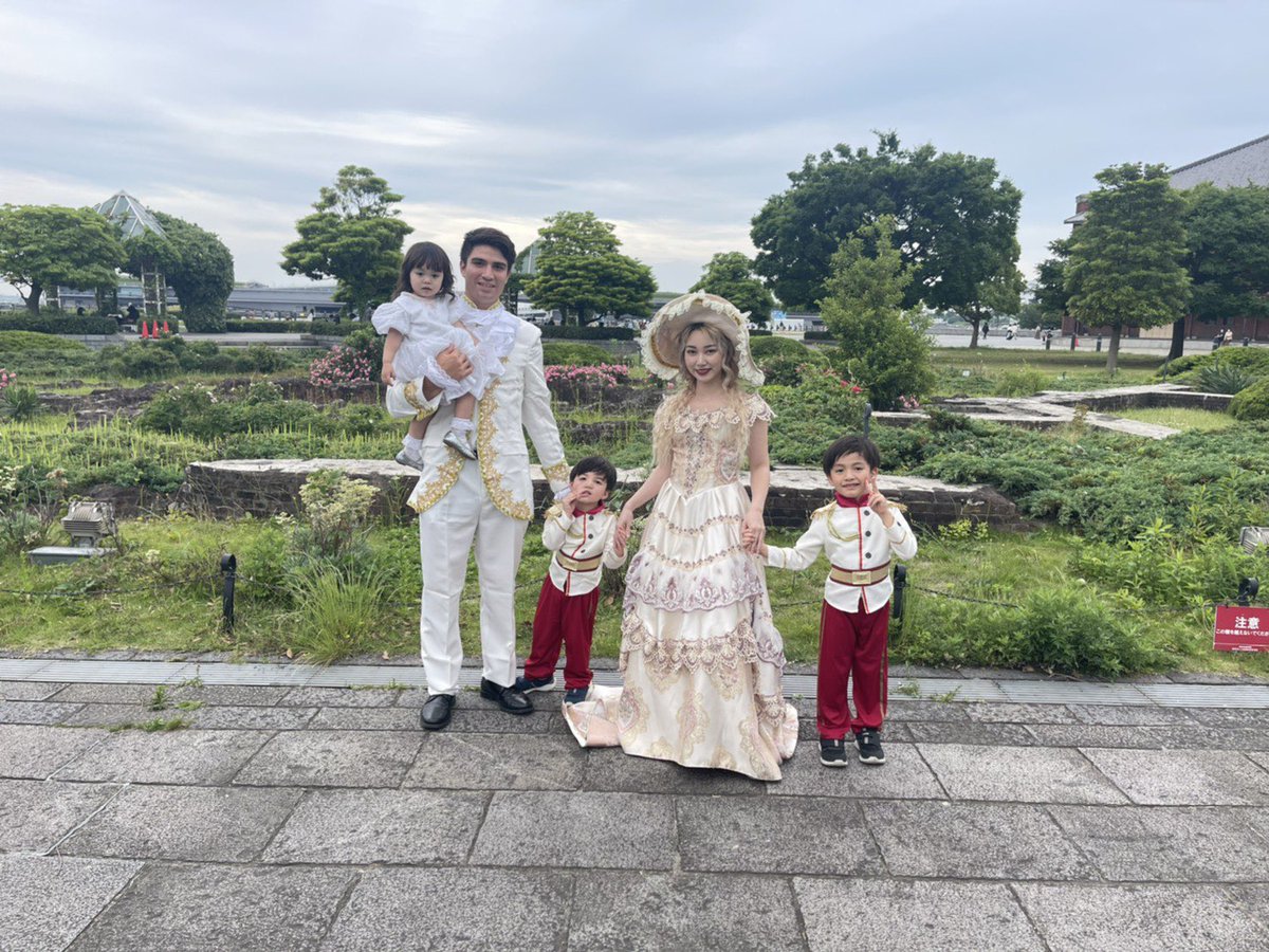 rop0915's tweet photo. ずっとやってみたかった事をやってみました！
家族全員で着替えてんけどみんなよく似合ってて可愛いかったわ😎衣装もうちょいレベルアップしたいなって思った😏
これでいつか夢の国に行きたいな☻楽しみ！！
https://t.co/qE4fIOKpvF
#PR #タイプリ https://t.co/TYokFYMmWX