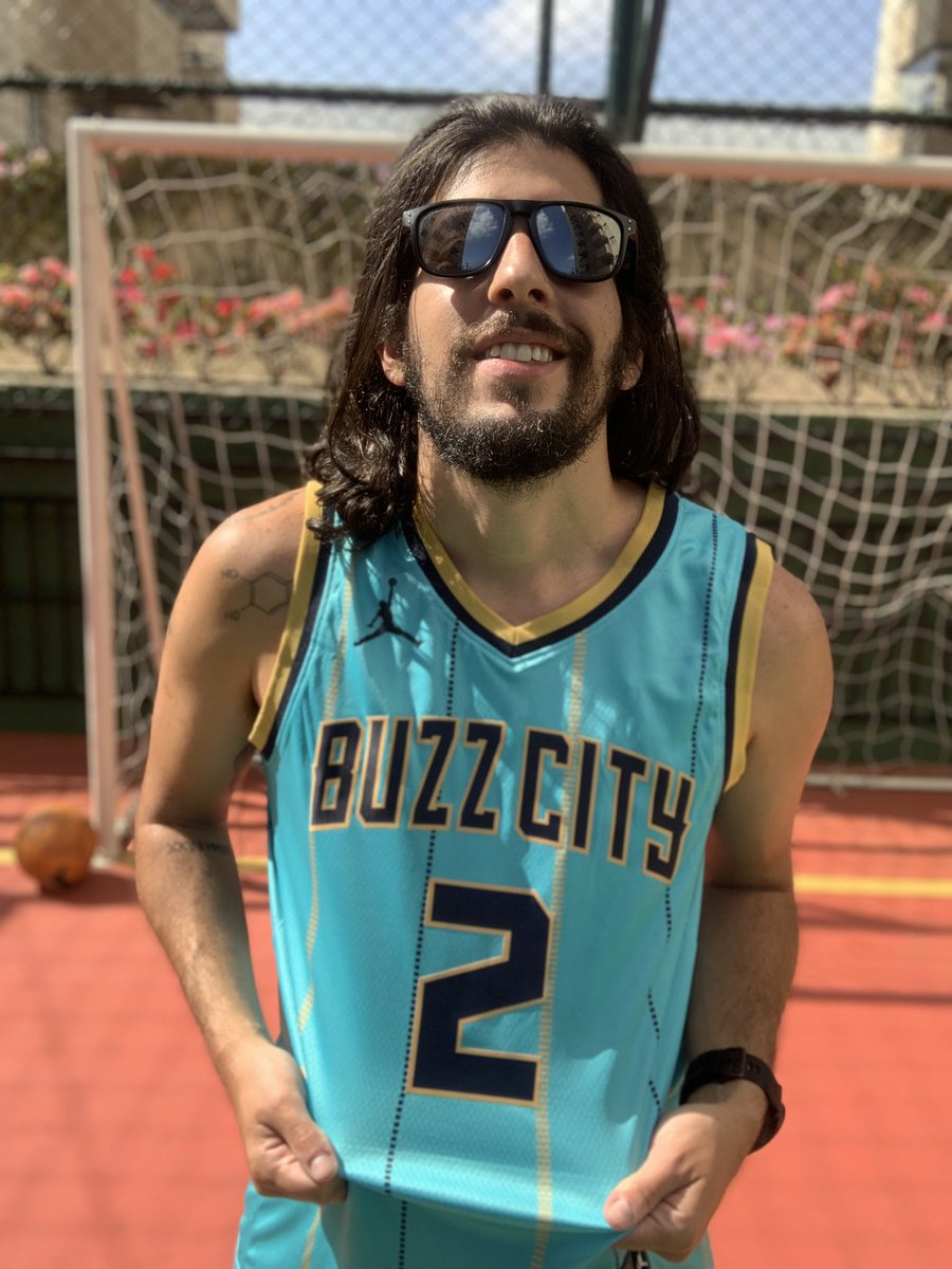ImportsRvx's tweet photo. 👕 Camisa da charlotte hornets City edition - 2 ball

✅ PRONTA ENTREGA!!
. 
Tamanhos silk: P - M - G - GG
.                   Bordado : P - M - G - GG
 💰Bordada 169,00
               Silk 189,00
.
🚚 entregamos em todo Brasil 🇧🇷 
.
🏃🏽‍♂️ Corre porque acaba logo
.
✉️Mande mensagem https://t.co/vjk5J4kqze