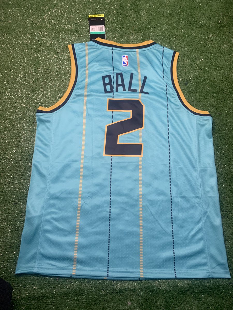 ImportsRvx's tweet photo. 👕 Camisa da charlotte hornets City edition - 2 ball

✅ PRONTA ENTREGA!!
. 
Tamanhos silk: P - M - G - GG
.                   Bordado : P - M - G - GG
 💰Bordada 169,00
               Silk 189,00
.
🚚 entregamos em todo Brasil 🇧🇷 
.
🏃🏽‍♂️ Corre porque acaba logo
.
✉️Mande mensagem https://t.co/vjk5J4kqze