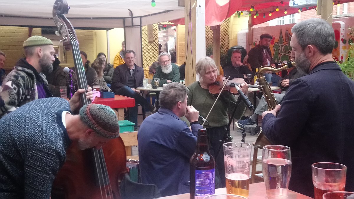 Weds: thoroughly enjoyed listening to inventive writer @maxjohnporter (Grief is a Thing with Feathers &amp; the even better Lanny) recount a version of the mostly improvised 'Fable of Able Stain' at Babar Cafe w/ Rushes (inc members of @AlulaDown ) who provided the ebbs and swells.