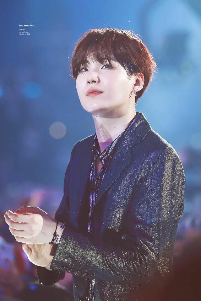 7z_bts's tweet image. Я не хочу в твою Вселенную,у меня она своя ,и я ее люблю.Мне спокойно - когда наши Вселенные пересекаются на ментальном уровне через творчество и музыку.
#YOONGI