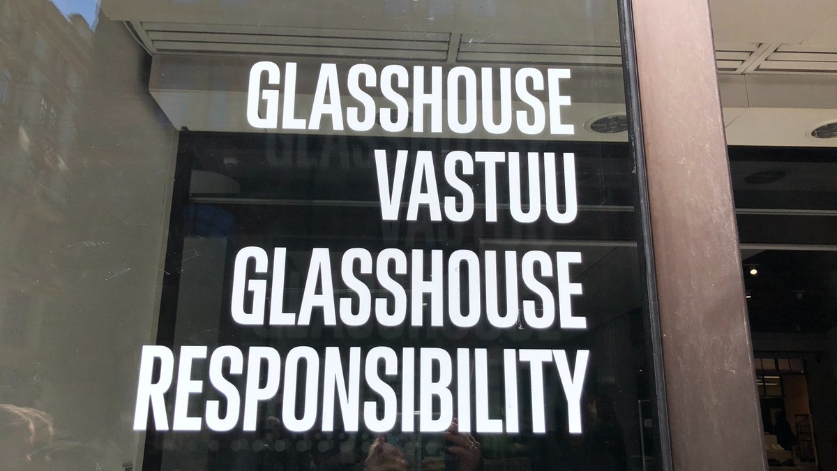 MaulaHanna's tweet photo. Mikä upea kesäkaupunki @helsinki onkaan! ☀️ Tänään ilahdutti juuri avattu @GlasshouseHel, josta löytyy vaikka mitä ihanaa ja inspiroivaa! Sekä #design että #vastuullisuus vahvasti esillä, ja kumppanina mukana myös @UPMGlobal. Kannattaa poiketa osoitteessa Aleksi 13! 💚 https://t.co/DhzScM8deF
