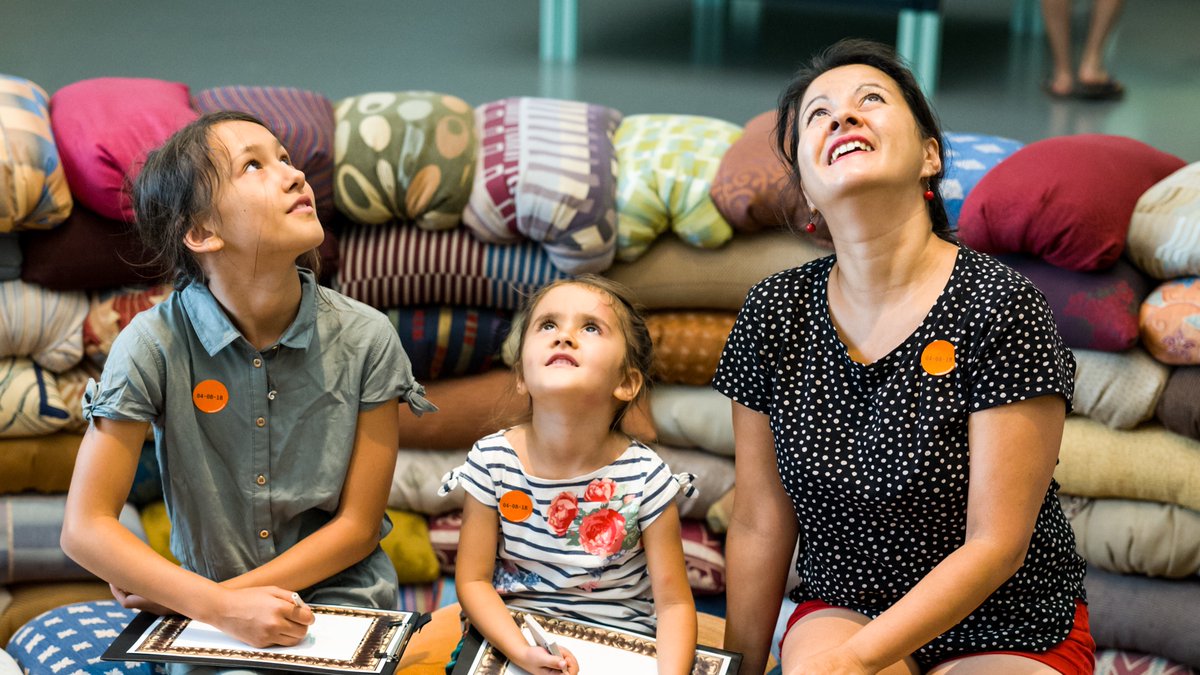 TOT BINNENKORT — Het Van Abbemuseum heropent op 5 juni. We verheugen ons op je bezoek! De online ticketverkoop start op 1 juni. Let op:De hoofdingang is verplaatst naar Stratumsedijk 2 en vragen we je om vóóraf een ticket te boeken op vanabbemuseum.nl
📷:Boudewijn Bollmann