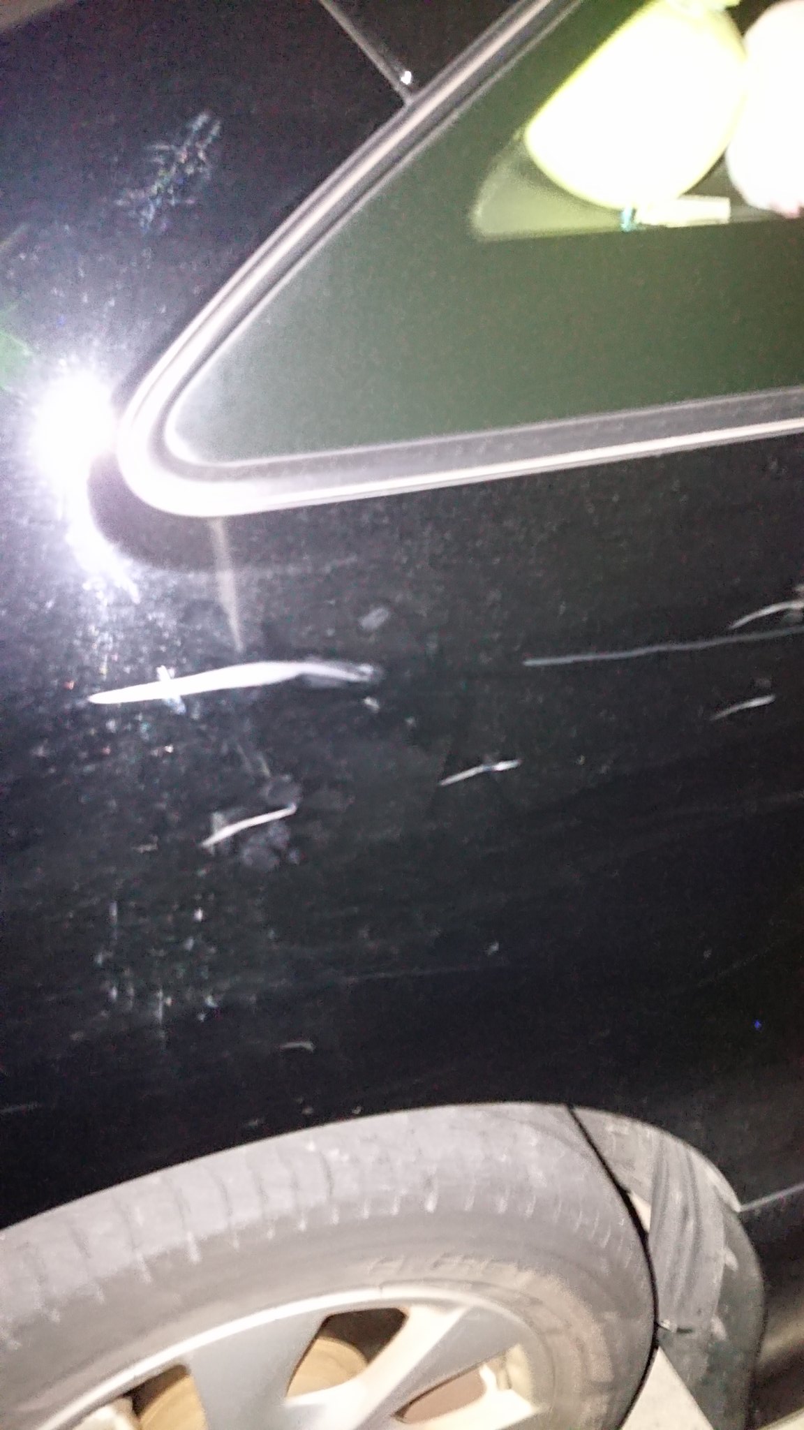 えび 車当て逃げされました 警察行けばミラーの高さじゃ無いとか 相手車両見てないのに しまいには保険金狙いの詐欺呼ばわり マジで警察クソだわ ナンバー5の初心者マークのやつ 当て逃げ 広島 T Co Wexnha7ju2 Twitter