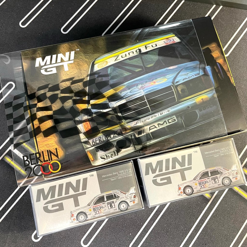 HotKustoms's tweet photo. Benz ๐๐ Unboxing Vid coming.
#mintgt64 #mercedesbenz190e #mercedesbenz190evo2 #berlin2000 #dtmracing @MINIGT64 https://t.co/BwclTwoiZL