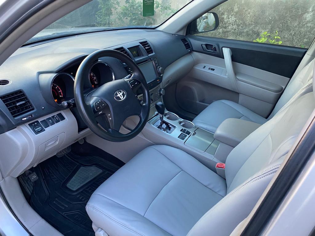 Autorush2's tweet image. Hooooooooot deal 🔥🔥🔥🔥🔥🔥🔥

🚘: Super sharp Toyota Highlander (2012 model)

*Full option 
*4 plugs 
*DVD &amp;amp; reverse camera 
*Registered 2019

Price: 4.7 million naira only

Location: Lagos
Call/WhatsApp: 09056871781

#Adeherself #lagos