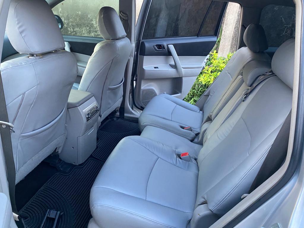Autorush2's tweet image. Hooooooooot deal 🔥🔥🔥🔥🔥🔥🔥

🚘: Super sharp Toyota Highlander (2012 model)

*Full option 
*4 plugs 
*DVD &amp;amp; reverse camera 
*Registered 2019

Price: 4.7 million naira only

Location: Lagos
Call/WhatsApp: 09056871781

#Adeherself #lagos