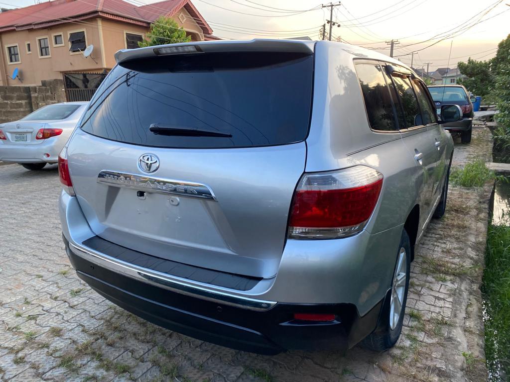 Autorush2's tweet image. Hooooooooot deal 🔥🔥🔥🔥🔥🔥🔥

🚘: Super sharp Toyota Highlander (2012 model)

*Full option 
*4 plugs 
*DVD &amp;amp; reverse camera 
*Registered 2019

Price: 4.7 million naira only

Location: Lagos
Call/WhatsApp: 09056871781

#Adeherself #lagos