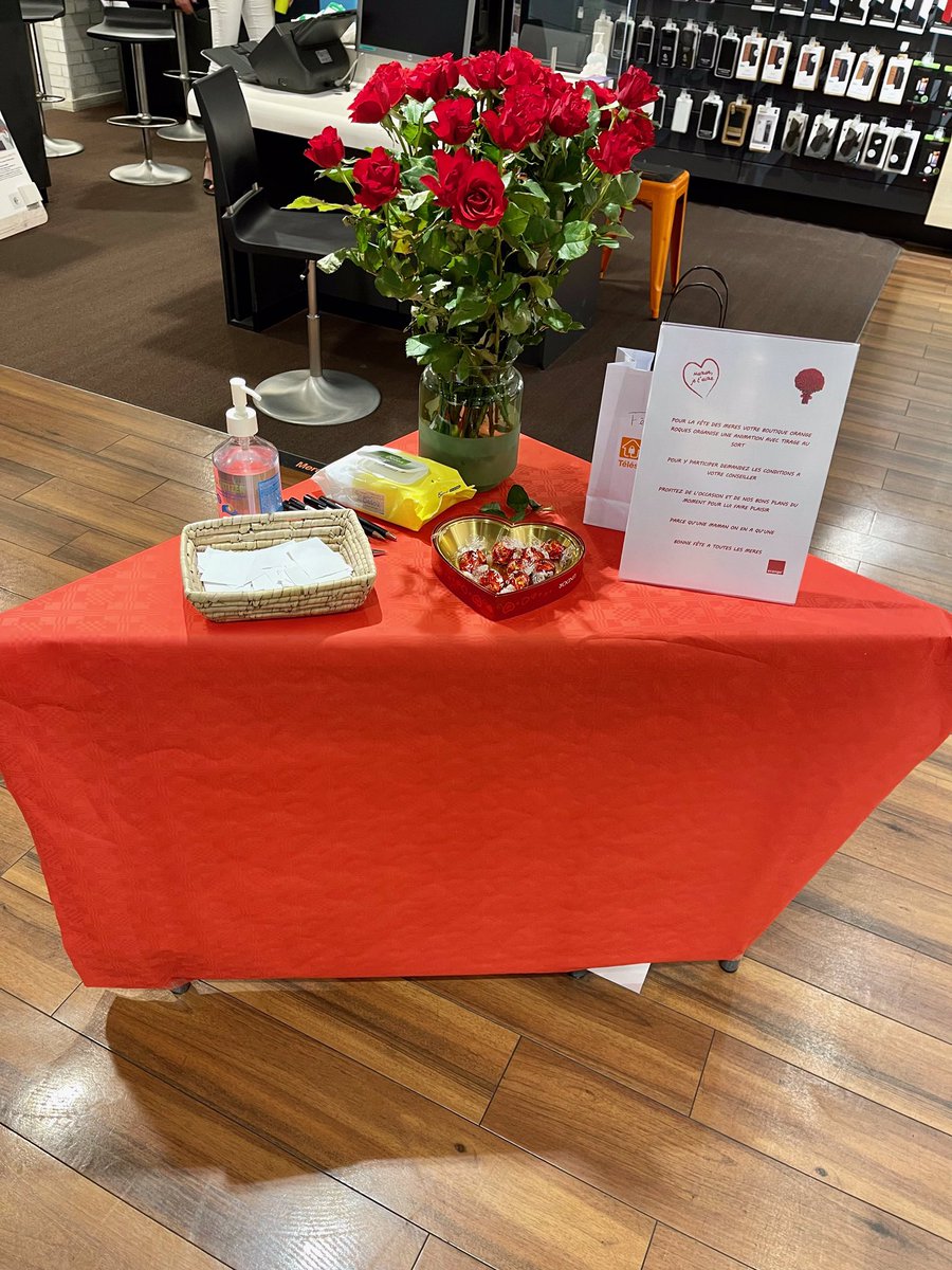 mthiieu's tweet image. Ce week-end la #BoutiqueOrange de Roques fête les mamans 💕 
En plus de nos bons plans sur les mobiles et les objets connectés, nous vous offrons une rose 🌹 et un chocolat 😊 

N’attendez pas lors de votre visite et prenez RDV 👉 bit.ly/RDV-Orange-Roq…