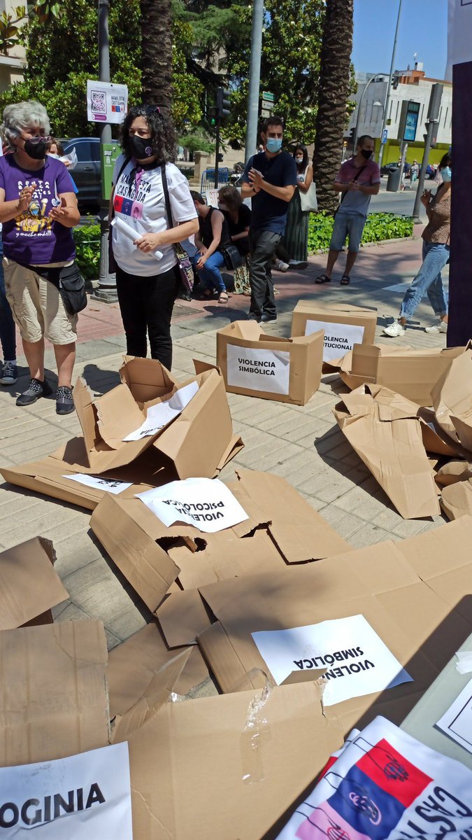 MCastigada's tweet image. GRACIAS por demandar junto a nosotras ¡Justicia Urgente para Sara y sus hijas! Justicia para todas las madres protectoras violentadas por la #ViolenciaInstitucional #MamáEstáCastigada
✍️ Podéis seguir colaborando firmando y difundiendo nuestro manifiesto
forms.gle/CNcMF8DDPiQii9…