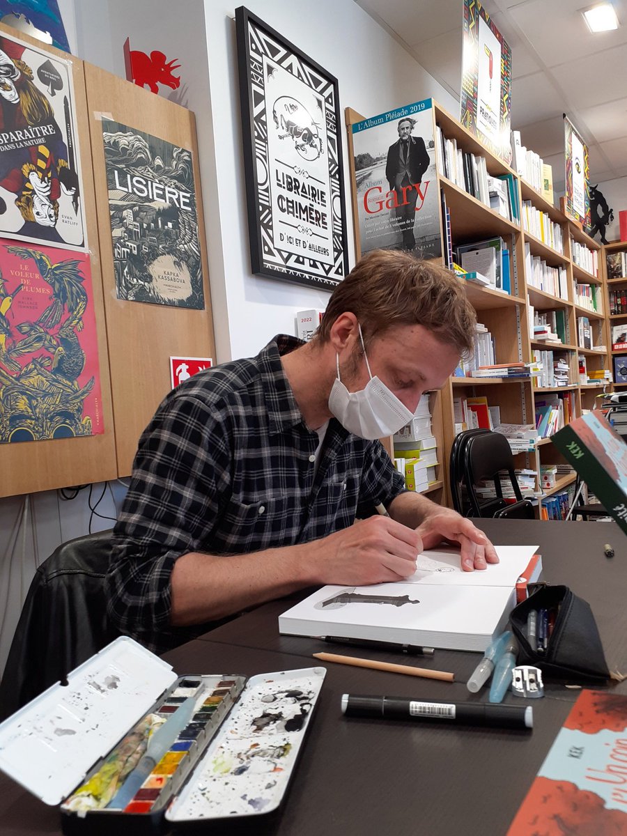 LibrairieChimr1's tweet photo. @kek_zanorg est la! Et la #collecte pour @restosducoeur est là https://t.co/LPXqcxXkVk