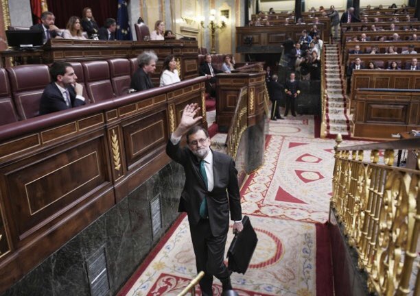 MarioGarcesSan's tweet photo. Se cumplen 3 años de la moción de censura a Rajoy. El cambio ha sido radical.
Sánchez ha situado a España a la cola de todos los indicadores económicos de Europa
Atrapado por sus socios, ha roto con las bases del pacto constituyente. 
Los peores tres años de nuestra democracia https://t.co/mSZWjsSqcj