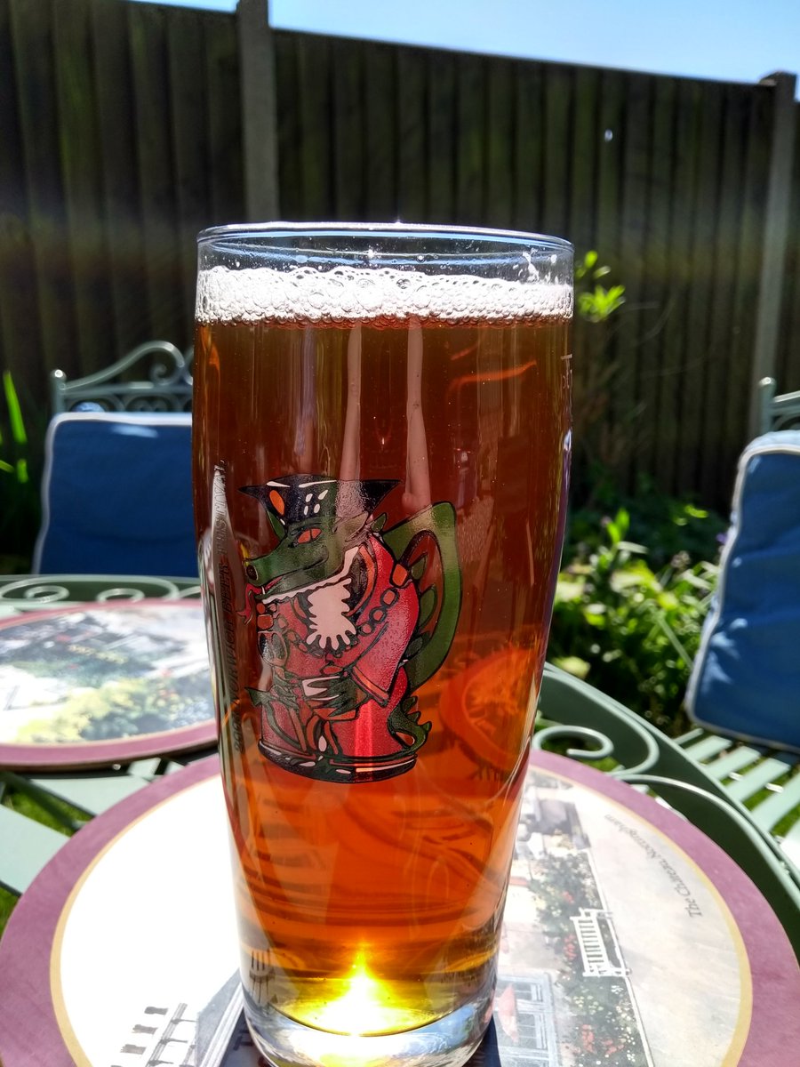 BoudiccaBrewing's tweet photo. Glorious weather at last in Norwich! Great timing for my friend's birthday drinks in her garden. My 'bring a bottle' is a box of Three Tails Bitter! ๐๐ป https://t.co/tFQy4ksGO1