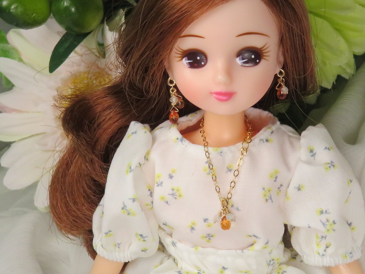 Chiwango_Shop's tweet photo. リカちゃんシリーズサイズ用にピアスとネックレスとセットを作成してみました。
元気の出るようなきれいでかわいらしい #オレンジサファイア です。
https://t.co/RsHfYbBQge
#リカちゃん #ドール用アクセサリー #ドール https://t.co/6UUv45EGem
