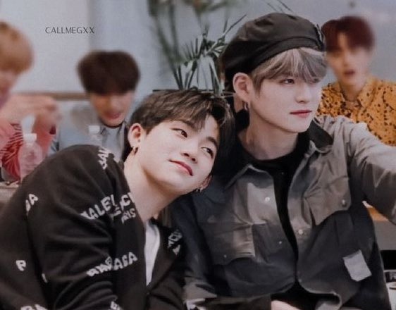 yoddaeng_'s tweet photo. hyunsuk leaning on yoshi’s shoulder like its his most favourite place 🥺 

#yoshisuk #욧땡 
#CHOIHYUNSUK #YOSHI #최현석
#요시 @treasuremembers https://t.co/b1dVE0lrEj