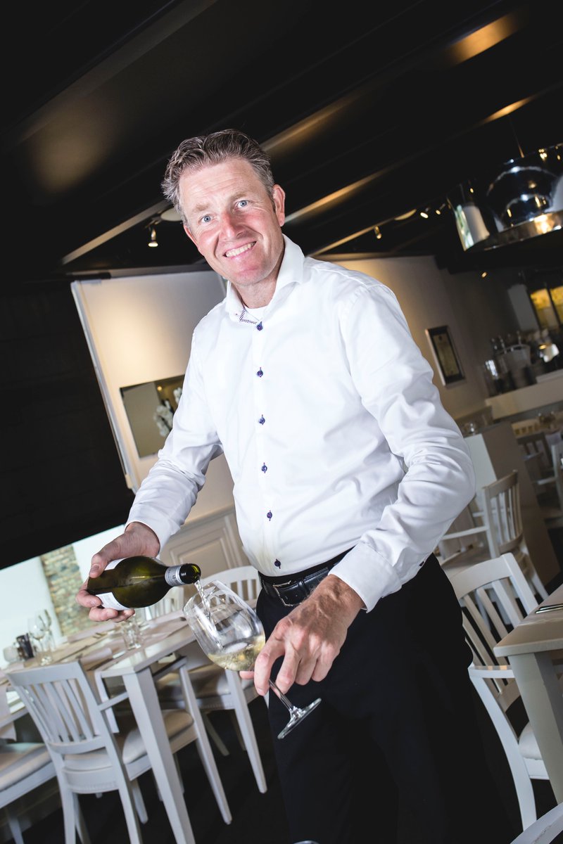 Yess!! We mogen vanaf Zaterdag 5 Juni weer helemaal open. Vanaf nu kunt u ook weer online reserveren op onze site zowel voor lunch als diner. We hebben er zin in!! Hartelijk dank voor het vertrouwen afgelopen periode en we gaan een mooie zomer tegemoet. Komt u ook?