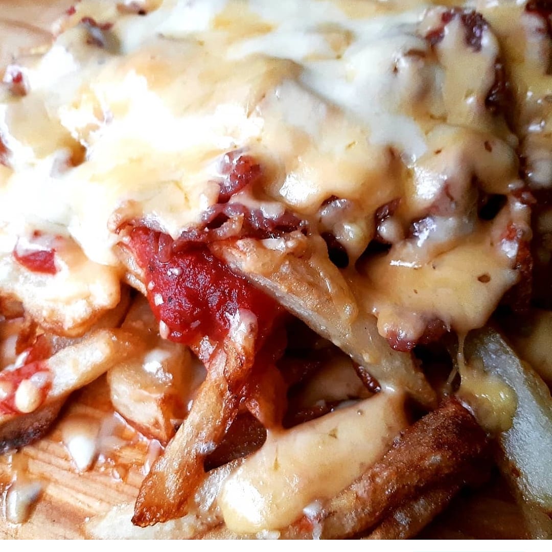 frydazezw's tweet photo. It's a beautiful day today, why a not get out the house and come by the Ginio Crossing market at 181 Acturus Road across from Kamfinsa Shopping Centre 

Good food and good vibes all around.

#friesarelife #foodie #foodlover #food #pizzafries #frydazezw #hararefood #hararefoodies https://t.co/u5vHt0UgKl