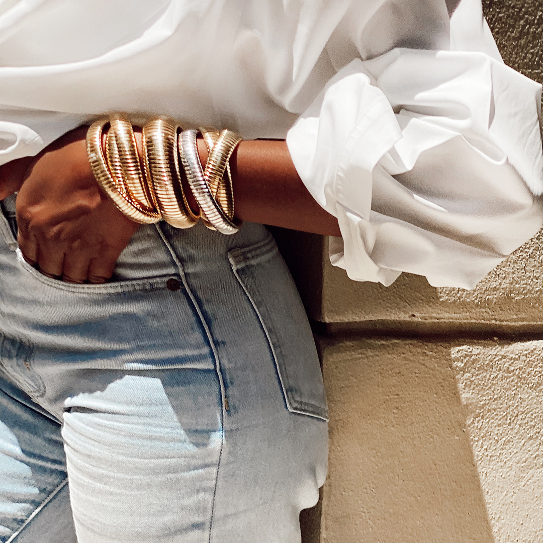 JMJEWELRY's tweet image. Triple ready for the long weekend!

#jennygirl #armparty #armstack #braceletoftheday #braceletstack #layerjewelry #braceletsofinstagram #jewelrylove #springlook #miami #hamptons #miami #nyc  jennifermillerjewelry.com/collections/tr…