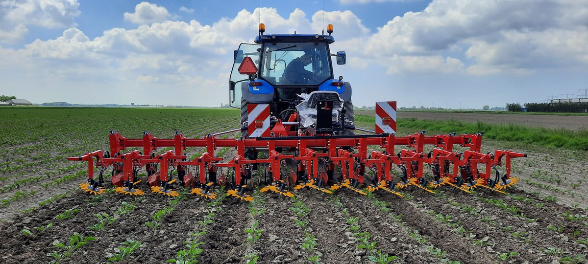 AbhMachinery's tweet photo. Interesse in een demo met de Nivatop schoffel in de @gemeenteHW ? Bel Hendrik 0629188405 https://t.co/r7ajAfUg6z