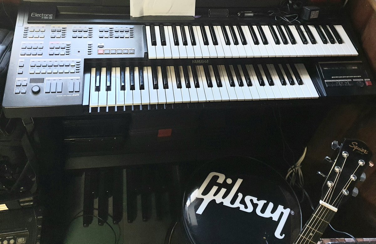 basedad777's tweet image. My "Midi-Keyboard" 😌. Old piece but still working.