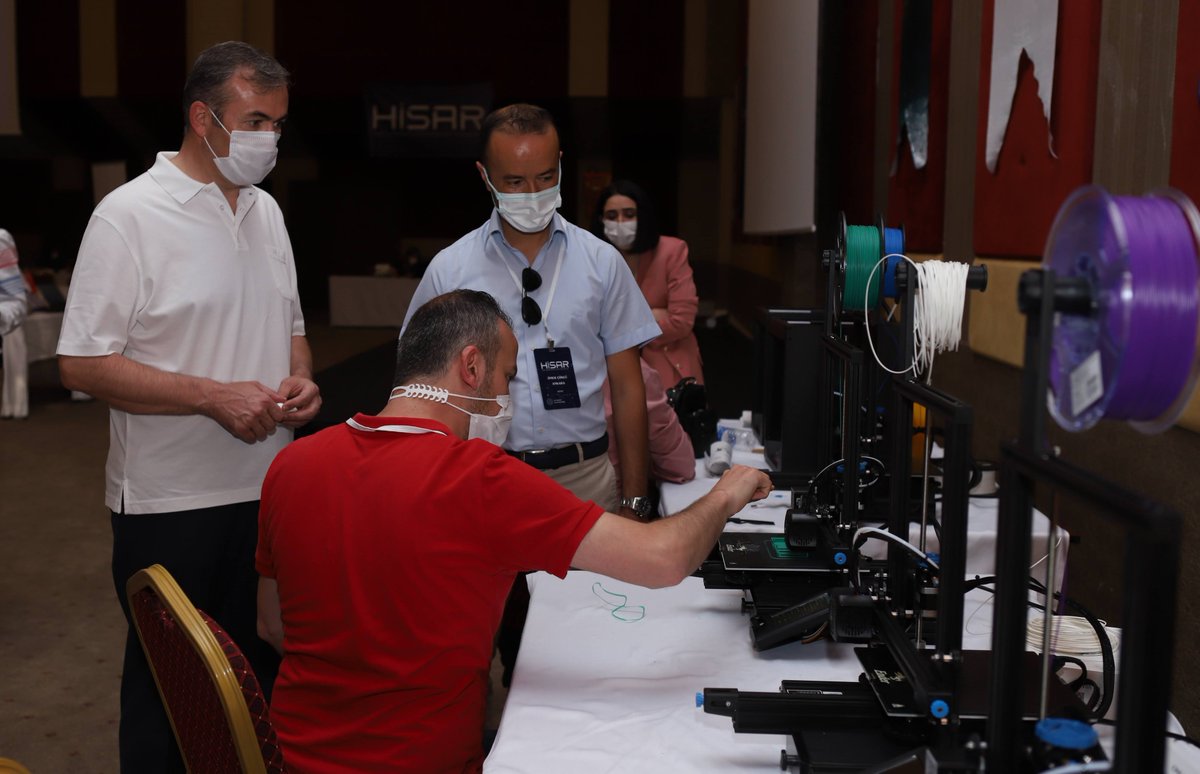 Genel Müdürlüğümüzce HİSAR Projesi kapsamında imam hatip okullarındaki 240 öğretmenin katılımıyla, inovasyon, STEM ve robotik alanında verilen eğitici eğitimlerinin ilk etabı tamamlandı.  

Haber👉 bit.ly/2RXRxSV