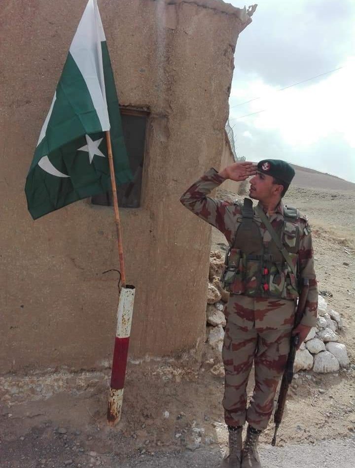 MahamAli514's tweet photo. #OurPridePakArmy 
بھرم رکھ کر محبت وفا کی شان بن جاؤ
وطن پہ جان دے کر اس ��طن کی جان بن جاؤ۔ https://t.co/VtKsv8SRiN