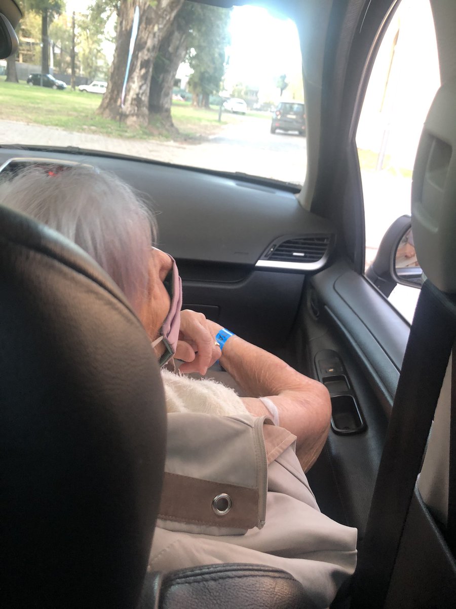 El momento más feliz desde marzo 2020 a hoy. La segunda dosis llegó para mi persona favorita en el mundo y yo no puedo mas de emoción