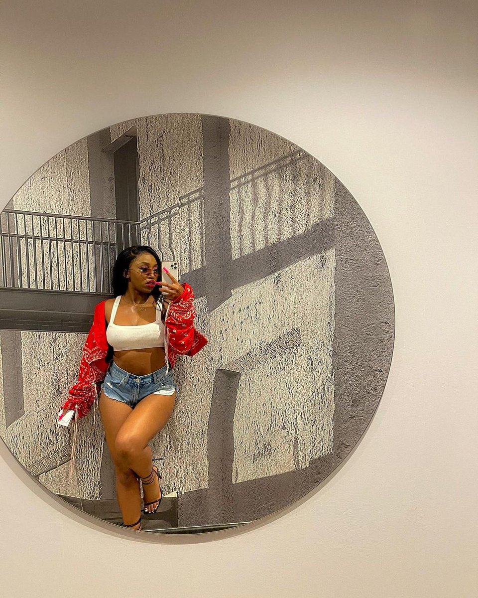 thenationent247's tweet photo. Saturday hottie ❤❤

⭐⭐ Ramaphosa | #bonang | Zweli Mkhize | Junior Khanye | De Mthuda | Baxter | #FamilyMeeting | Deezy | @Kamo_mphelaxx ⭐⭐ https://t.co/9WQKm2STVK