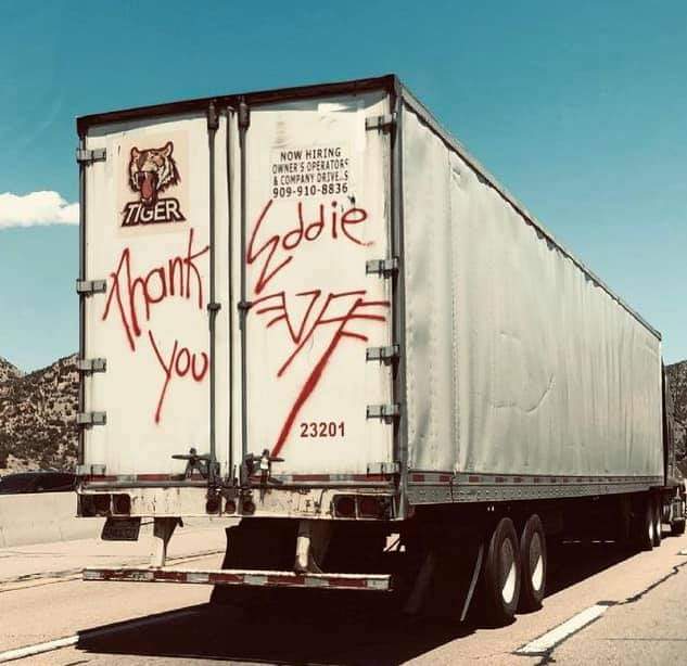 EVHArmy's tweet photo. Fans Everywhere β₯οΈ
π² #eddievanhalen #evh #honorevh #evhgear #edwardvanhalen #evhgroup #fans #evhfans #missingevh #ripeddievanhalen #SaturdayMotivation #GOAT #rock π² https://t.co/Mz4rxPAF9a