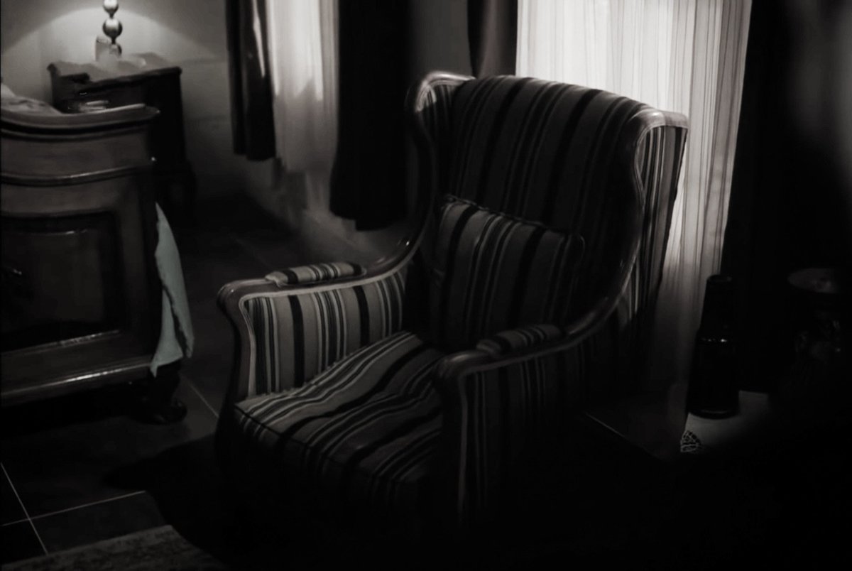 sen varken her yer bahar bahçe, yokken karanlık her çehre..🥀
#reymir