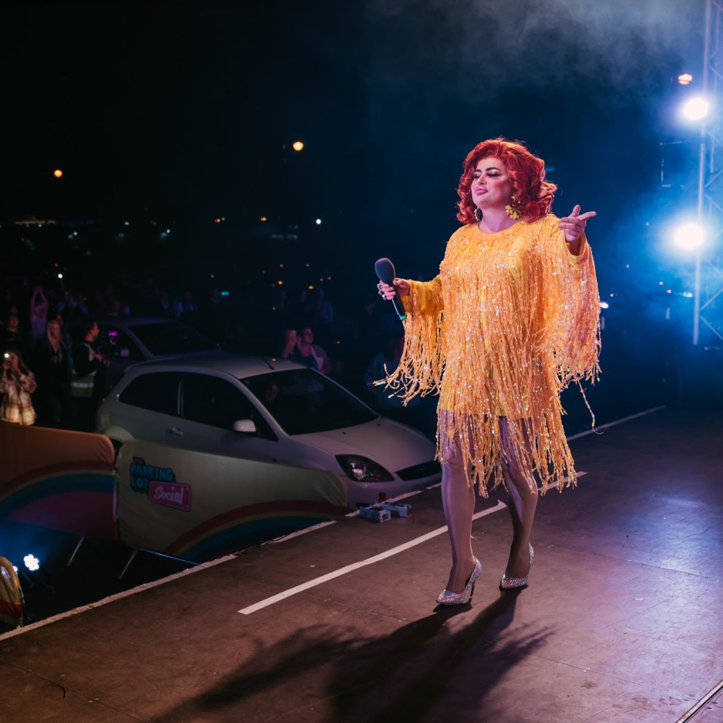 DriveTimeDrag's tweet photo. Strutting into another SOLD #DriveTimeDrag show like 💅

It's the last show of the tour tonight in Glasgow, let's make it a belter! 

@ChipShopBird @elliediamond101 @gothykendoll #Whiplash @KikoDQ https://t.co/TVkv2EF8wE