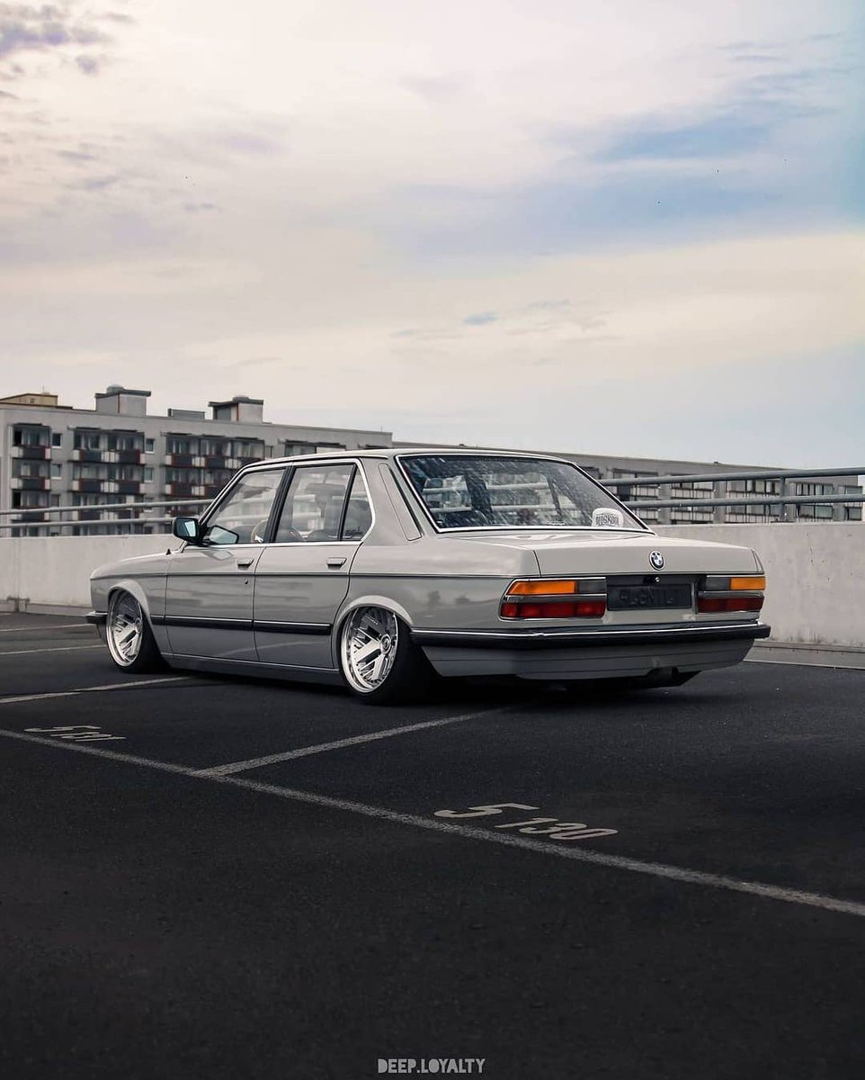 Euro Style tweet media