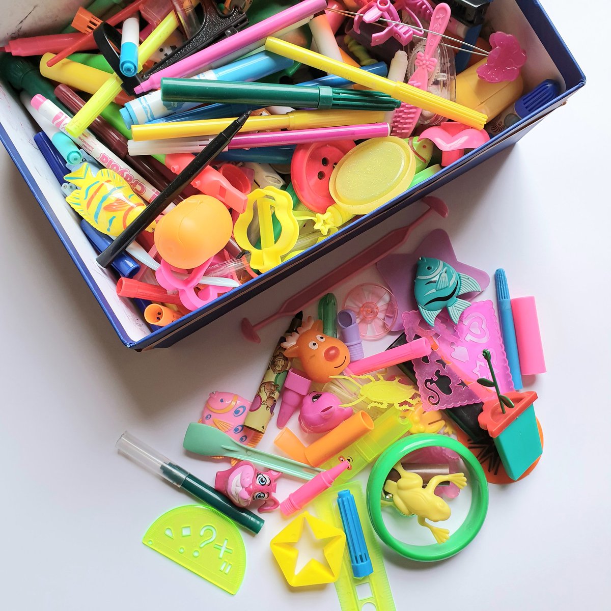 plasticseconds's tweet image. A lot of this hard plastic can't be recycled. If you have plastic bits lying around not knowing what to do with them feel free to DM me! 💛 #plastic #plasticjewellery #upcycledplastic #upcycling #upcycled #statementjewellery #plasticwaste #plasticpollution