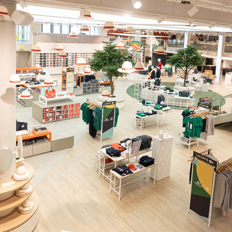 rolandgarros's tweet photo. 🛍️🎾
It’s more than just a store, it’s an experience.
Dedicated to tennis and fashion, La Grande Boutique is a shopper's paradise.
#RolandGarros #RolandGarrosStyle