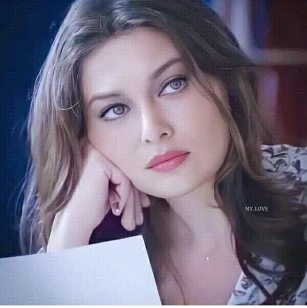كتبت عنك فى مذكراتى اليوميه
ومن يوم ان غبت
تركت الصفحات فارغه
ولكن مازالت رائحتك فيها🌹

همسات عزه🌹🌹