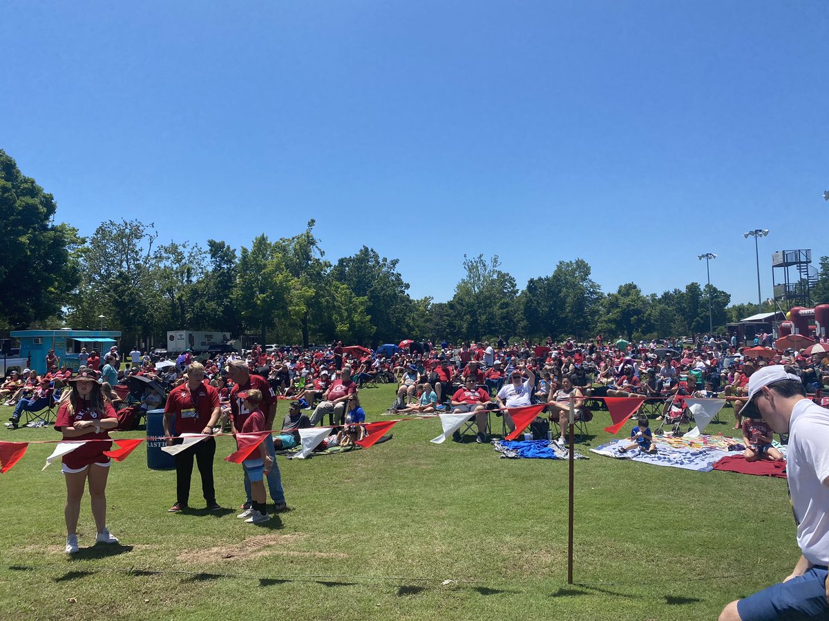 Hey #SoonerNation, can we get <a href="/GassoPatty/">Patty Gasso</a> a bigger stadium already?? 😅