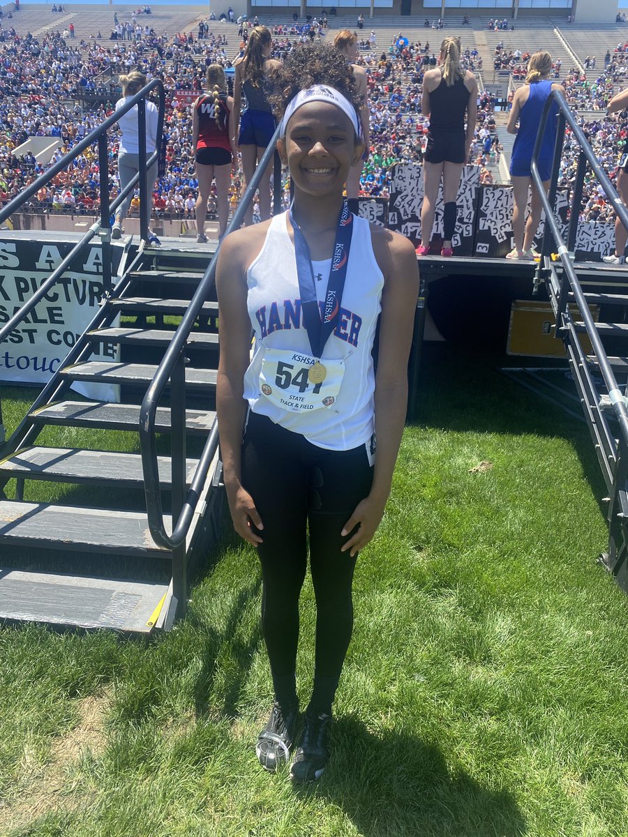 Class 1A girls 100m hurdles champion is Ceegan Atkins of Hanover #TrackinKansas