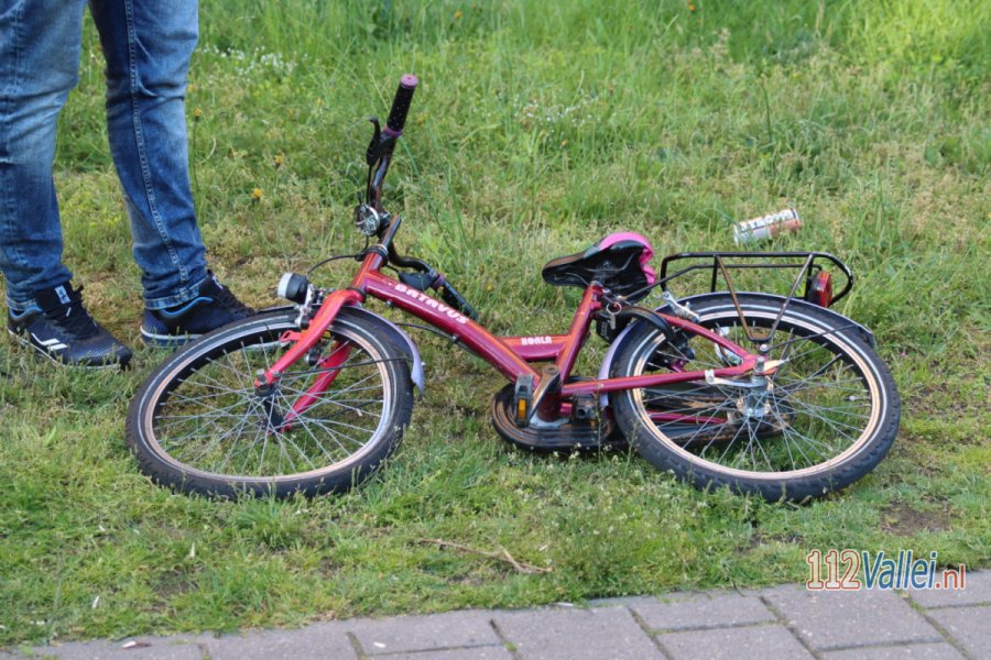Jonge fietser lichtgewond bij botsing met scooterrijder op de Leeuwenhorst in #Ede. 112Vallei.