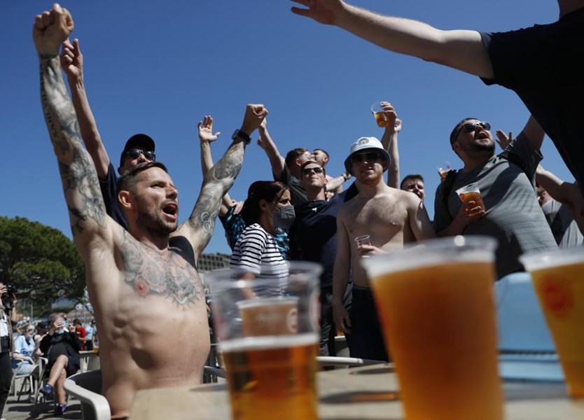 vidadepaneleiro's tweet photo. Seriously, I loved being in Porto dispatching these Englishmen after drinking liters of beer... #England #UnitedKingdom #UK #ManchesterCity #ChelseaFC #ChampionsLeagueFinal https://t.co/K9BysUx0xF
