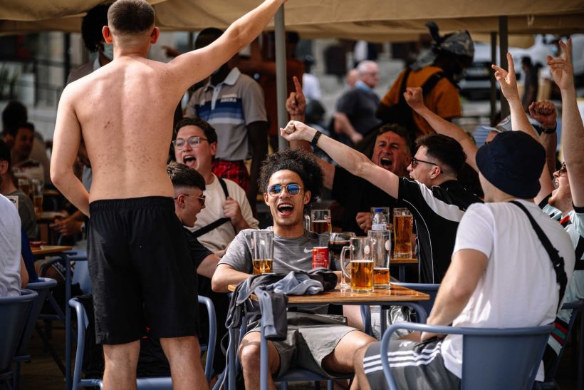 vidadepaneleiro's tweet photo. Seriously, I loved being in Porto dispatching these Englishmen after drinking liters of beer... #England #UnitedKingdom #UK #ManchesterCity #ChelseaFC #ChampionsLeagueFinal https://t.co/A8cH8A8Mx0