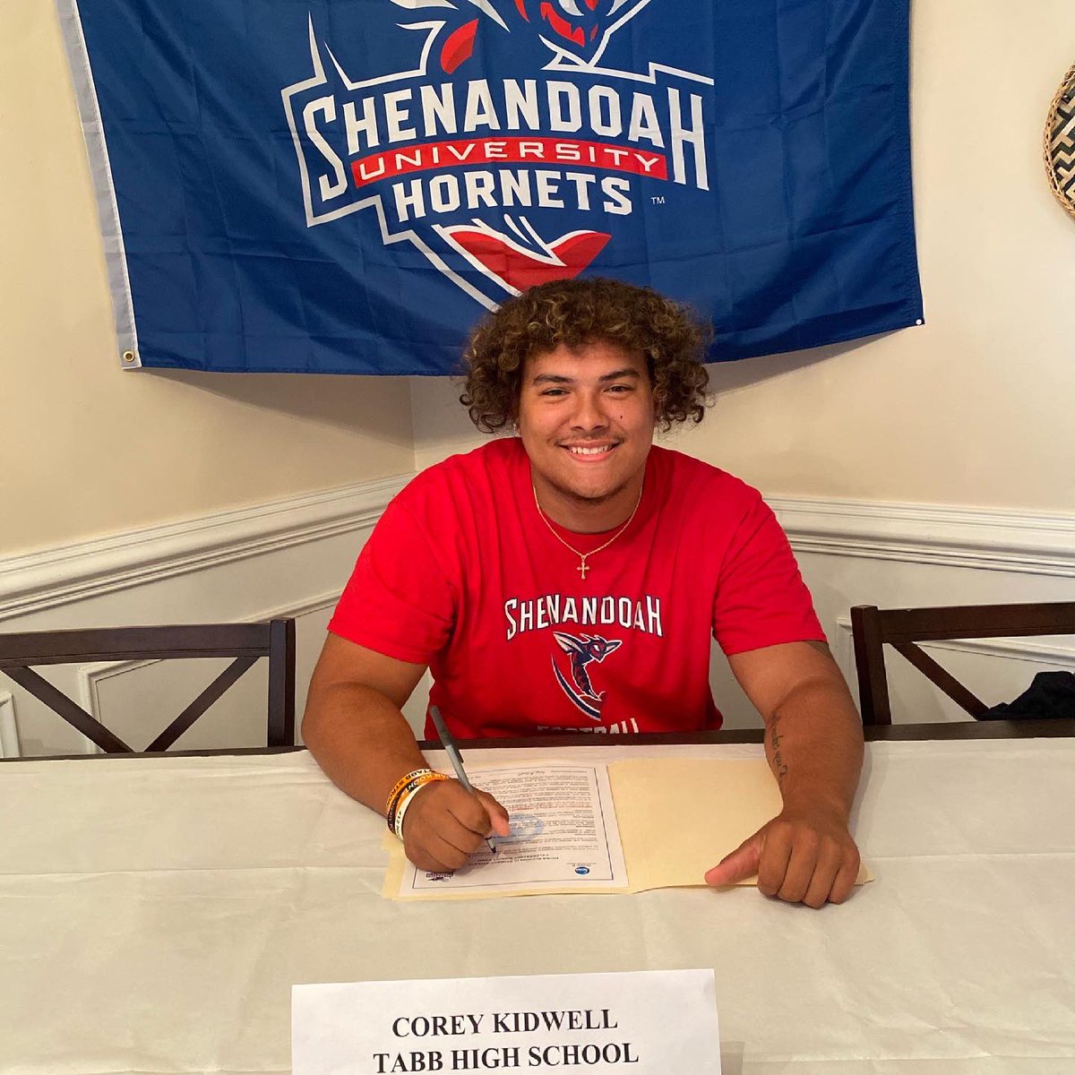 Committed! @CoachMitch_4 <a href="/SUhornetsFB/">Shenandoah Football</a> <a href="/Coach_BGrondin/">brian grondin</a> @ad_tabb <a href="/yoder847/">Coach Yoder</a>